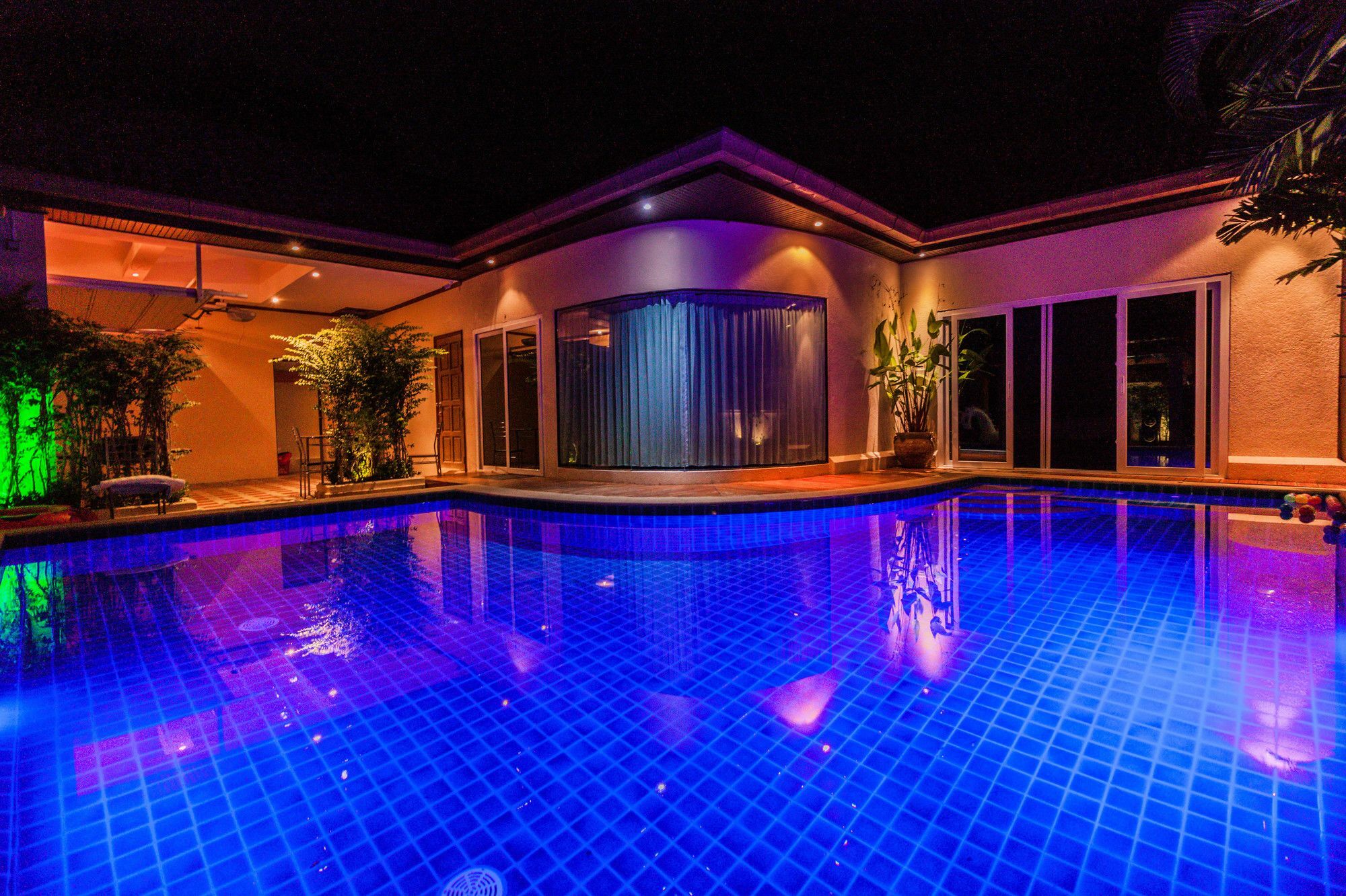Cosy Beach Pool Villas By Pattaya Sunny Rentals Exterior foto